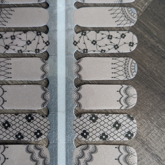 Nail Wraps - Lovely Lace - Picture 1 of 1